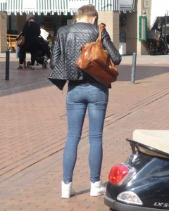 Street market milfs in tight blue jeans