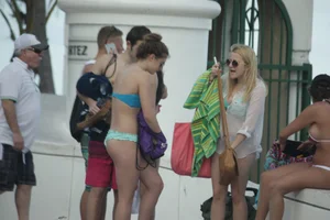 Deerfield Beach girls in bikinis