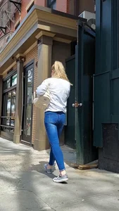 Blonde in tight jeans catches wise