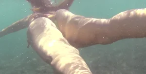 Bikini babe filmed underwater and washing off in sexy little bikini