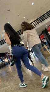 This absolute pear in her tight jeans (vpl visible) [OC]