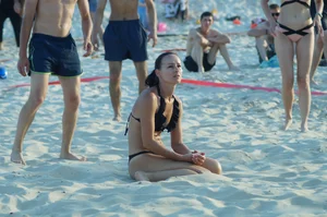 Hot Tattooed Girl in Black Swimsuit Playing Volleyball on the Beach Creepshot Photos Gallery
