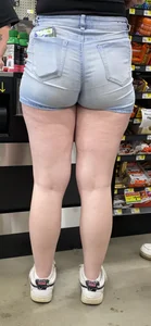Hot college PAWG in tight Jean shorts!