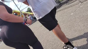 Massive ass girl in leggings