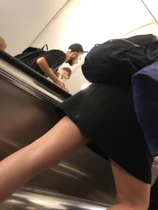 Girl Spreading Her Hot Skinny Legs on the Subway Escalator Creepshot