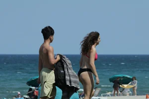 Candid Florida beach and bikini girls