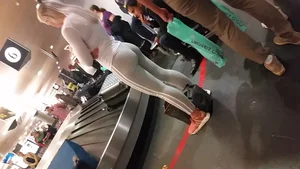 Gym Candid Blonde With a Perfect Body, Great Fit Ass
