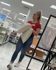 Milfy target worker bending over