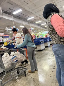 Brunette w/ bubble in grey leggings [OC]