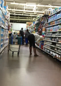 Walmart blonde whooty shopping in black leggings with vtl