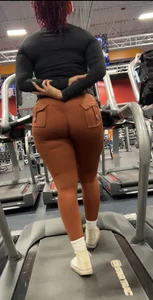 iNSANE LIGHT SKIN RED HEAD EBONY WIT craZ PHAT ASS(tread mill)