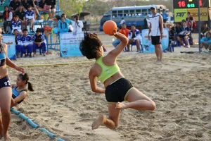 Thai candid volleyball girls