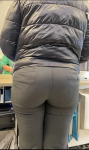 AMAZING ASS IN TIGHT DRESS PANTS🔥