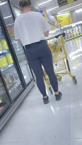 Sexy Blonde in leggings