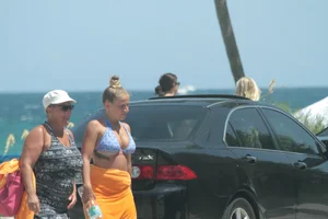 Various sexy Florida beach and bikini girls
