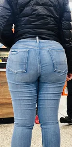 Chic w huge rounder in tight jeans‼️
