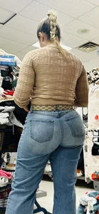 Latina baddie nice phattie in jeans‼️