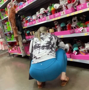 Trashy Cuban milf with VPL (oc)