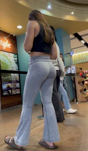 Tight Latina in yogas / Not OC