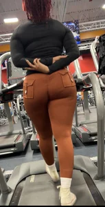 iNSANE LIGHT SKIN RED HEAD EBONY WIT craZ PHAT ASS(tread mill)