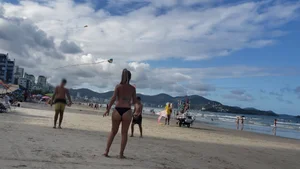 Brazillian beach creepshots, huge gallery of candid girls in swimsuits