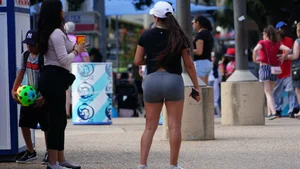 Big booty babe in grey spandex shorts with vtl