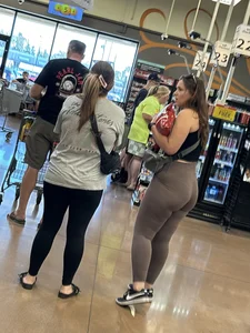 PHAT Ass Pawg in Leggings