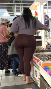 Enormous ass in brown tights supermarket creepshots