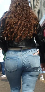 Pawg white girl in very tight jeans