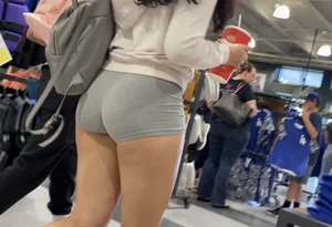Pawg booty in camo shorts and extras