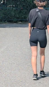 AMAZING very slim Girl in short black legging. oc