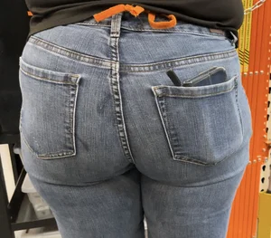 Pawg big ass in jeans