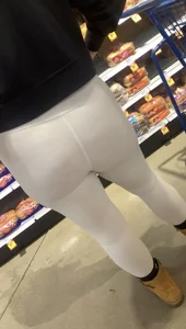 Berry thick gal  white leggings! (OC) few months old