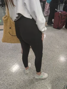 Airport chick in leggings