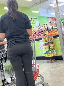 Fat booty in flares / bonus skirt pic