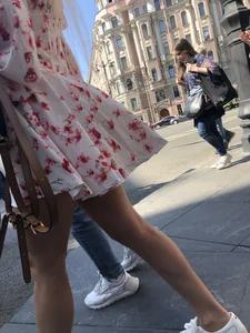 Very nice legs of a candid girl in a skirt street creepshots