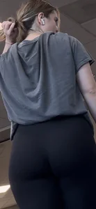 Gym pawg looked into my camera and still gave a show! (OC)