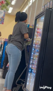 Juicy🍑 latina in tight jeans