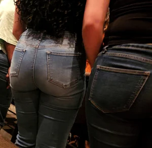 Ebony college girl with perfect bubble ass in jeans