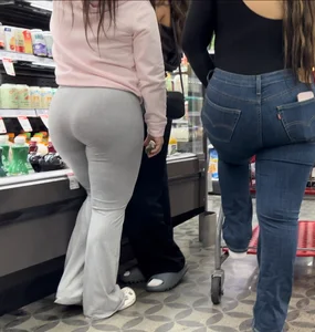 Latina :peach:Shopping with friends (OC)