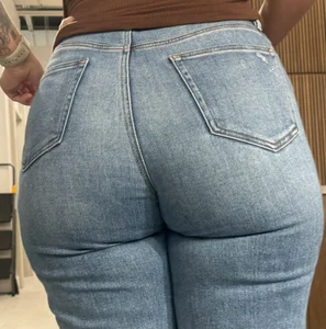 (O.C) Absolute Pawg in jeans!