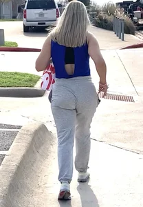 Pawg college babe in grey sweatpants (OC)