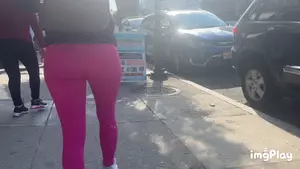 Jiggly Buttle butt in bright pink gym leggings