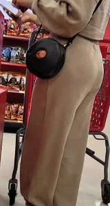 Teen booty in joggers