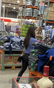 girls in leggins at costco
