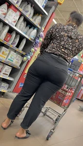 Sexy Juicy Big Bubble Butt Lightskinned Ebony Milf Dressed Classy😮‍💨