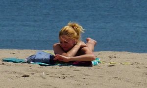 Sexy ass blonde milf on the beach in a thong with cameltoe and bending over
