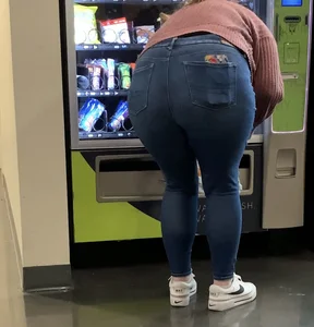 Ass Bending Over In Front Of Vending Machine (OC)