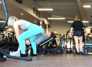 Gym blonde in turquoise leggings notices me and doesn’t mind, even moves in front of me later for some close-ups