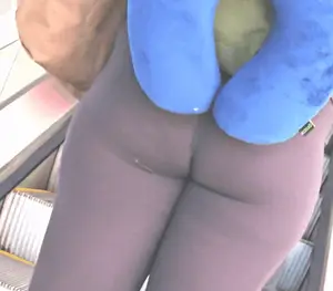 PAWG in black leggings. (Ass flexing)